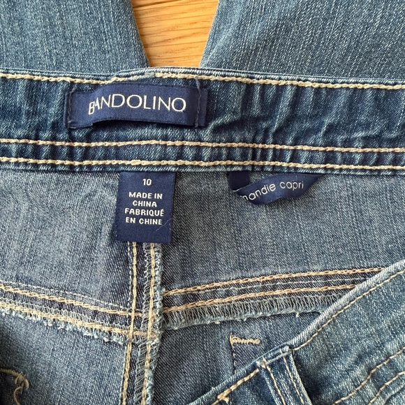 Bandolino Mandie Capri Blue Jeans with Floral Embroidery - Picture 6 of 9